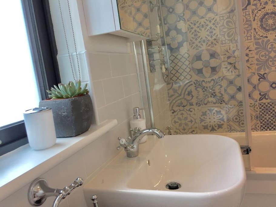Newly Refurbished Traditional Cottage Blackrock Blackrock  Eksteriør bilde